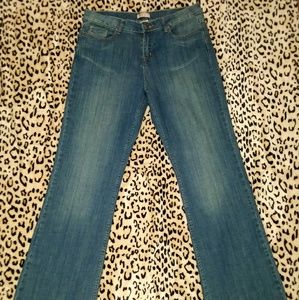 NWOT "Fylo" Relaxed Wide Leg Jeans.